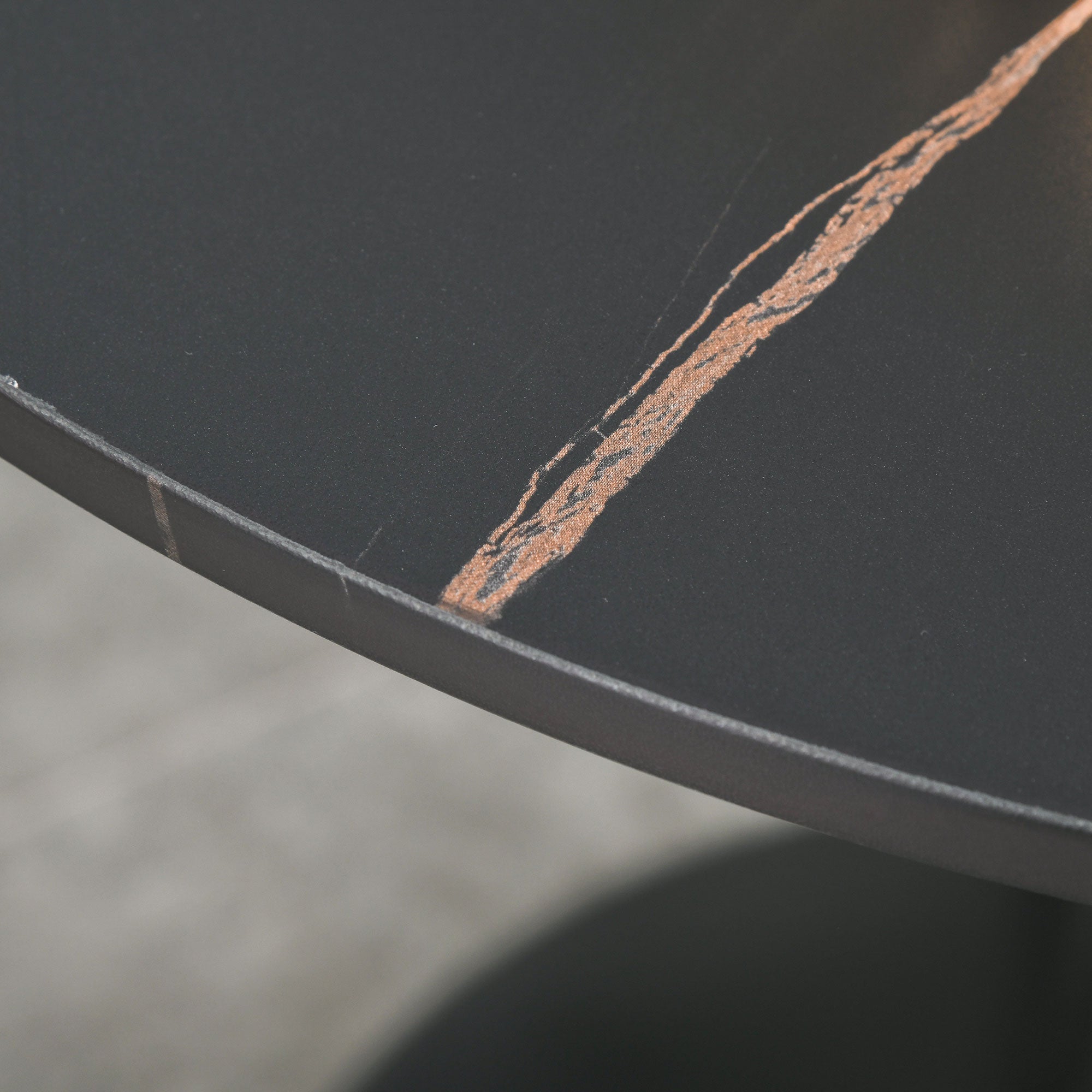 HOMCOM Modern Round Dining Table Leisure Coffee Bistro Table with Metal Base for Kitchen & Dining Room Black