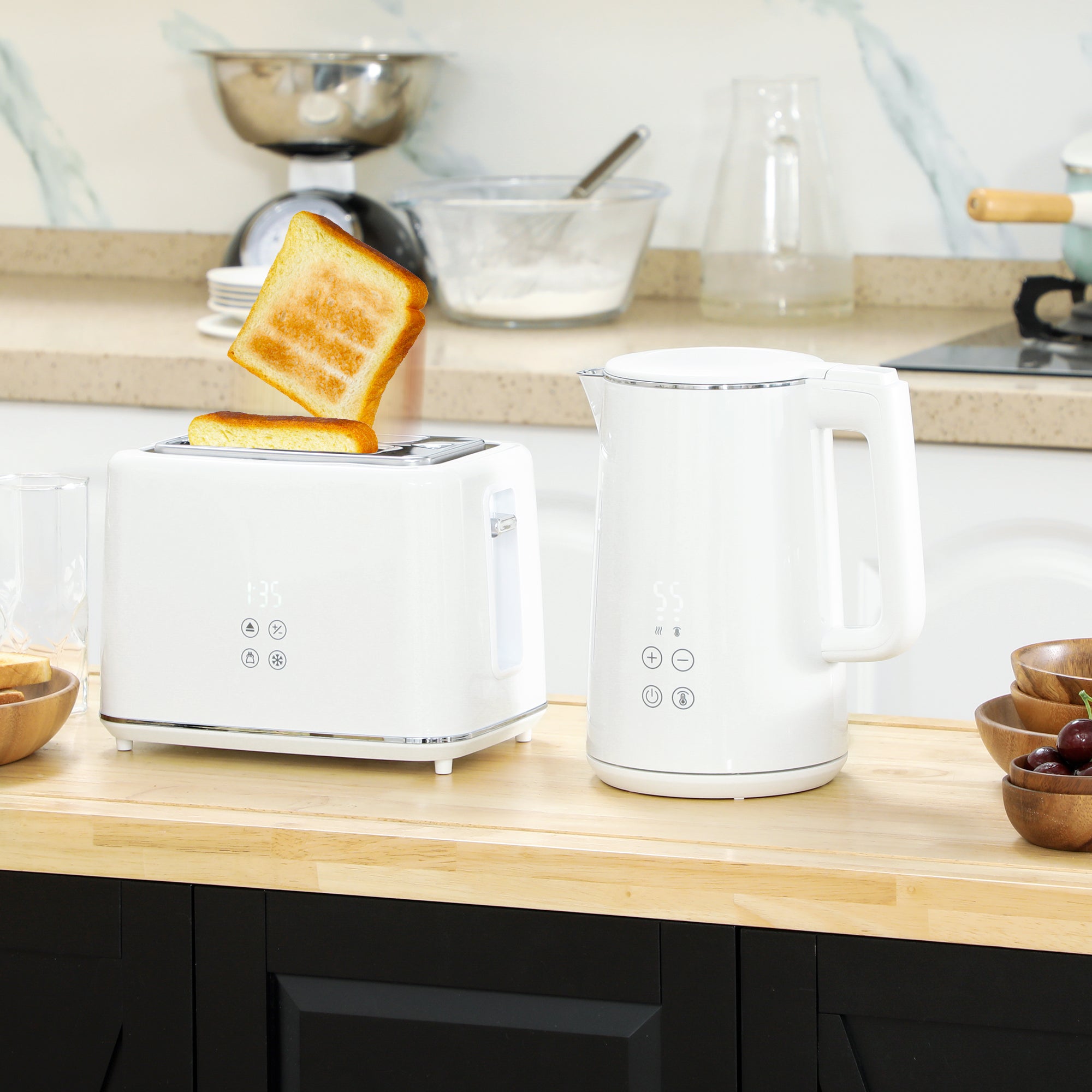 HOMCOM Polished Metal Kettle and Toaster Set - White